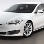 Coche Tesla Model S, color blanco o gris claro