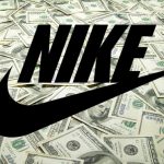 Logo de Nike encima de muchos billetes